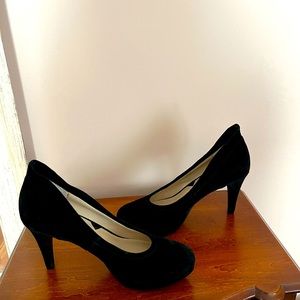 New Adrienne Vittadini Suede Black Heels NWOB